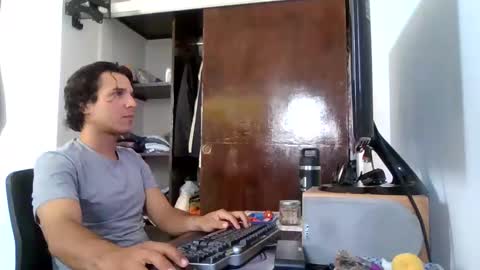 Snapshot of firefeelings chatting on 12-28-24, 06:50 Ricardo online show from 12-28-24, 06:50