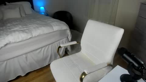 Jamie or Frisky  online show from 01-13-25, 10:24