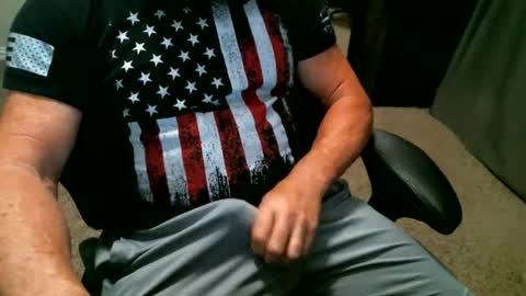 fitguy40 online show from 09-28-25, 03:23