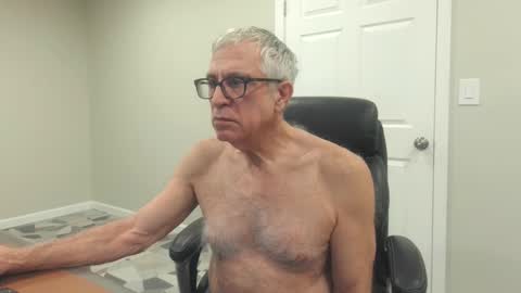 Snapshot of fitman999 chatting on 12-25-24, 03:08 Jon online show from 12-25-24, 03:08