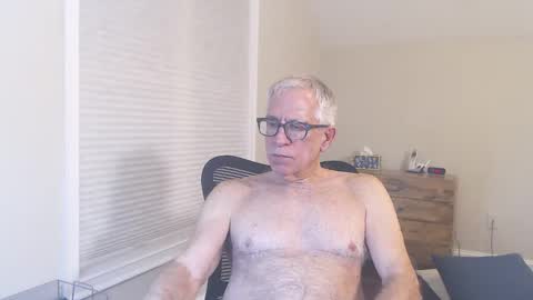Snapshot of fitman999 chatting on 02-12-25, 04:54 Jon online show from 02-12-25, 04:54