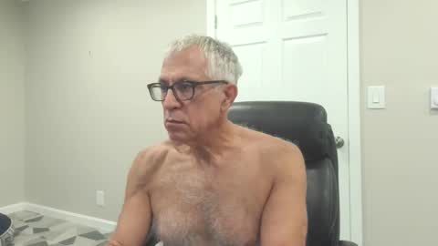 Snapshot of fitman999 chatting on 10-05-25, 09:02 Jon online show from 10-05-25, 09:02