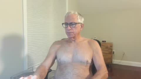 Snapshot of fitman999 chatting on 10-15-25, 11:38 Jon online show from 10-15-25, 11:38