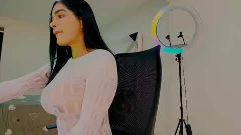 Snapshot of fitnessmommyy chatting on 10-04-25, 02:48 fitnessmommyy online show from 10-04-25, 02:48