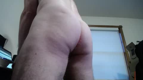 Snapshot of fitshow75 chatting on 11-28-25, 12:30 Links in Bio below online show from 11-28-25, 12:30