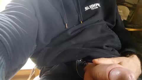 Snapshot of fiveforwilly1 chatting on 12-18-24, 11:02 Markus online show from 12-18-24, 11:02