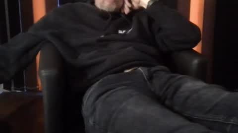 Snapshot of fiveforwilly1 chatting on 09-25-25, 05:05 Markus online show from 09-25-25, 05:05