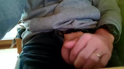 Snapshot of fiveforwilly1 chatting on 10-05-25, 10:13 Markus online show from 10-05-25, 10:13