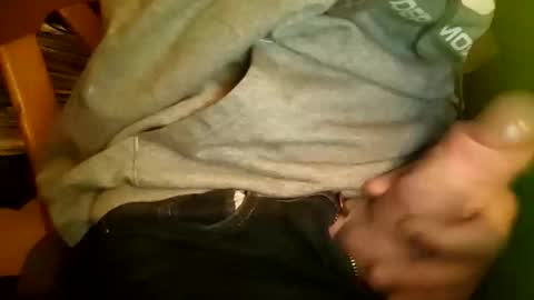 Snapshot of fiveforwilly1 chatting on 11-04-25, 07:57 Markus online show from 11-04-25, 07:57