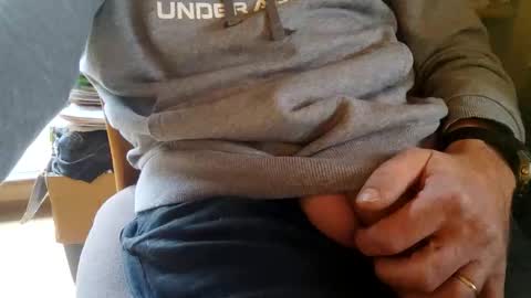 Snapshot of fiveforwilly1 chatting on 12-14-25, 01:38 Markus online show from 12-14-25, 01:38