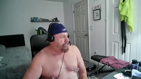 Snapshot of flaguy3233 chatting on 01-22-25, 11:10 Florida guy online show from 01-22-25, 11:10