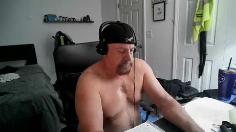 Snapshot of flaguy3233 chatting on 02-05-25, 04:48 Florida guy online show from 02-05-25, 04:48