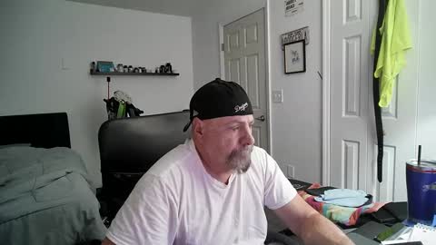 Snapshot of flaguy3233 chatting on 02-16-25, 03:58 Florida guy online show from 02-16-25, 03:58