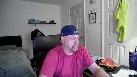 Snapshot of flaguy3233 chatting on 02-17-25, 06:04 Florida guy online show from 02-17-25, 06:04