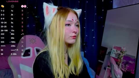 Sophie online show from 09-15-25, 04:01