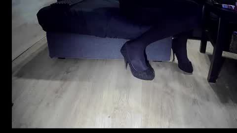 Snapshot of flakoyflaki chatting on 10-31-25, 08:43 flakoyflaki online show from 10-31-25, 08:43