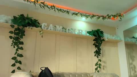 Snapshot of flavia_cruz chatting on 05-21-26, 12:01 Flavia online show from 05-21-26, 12:01