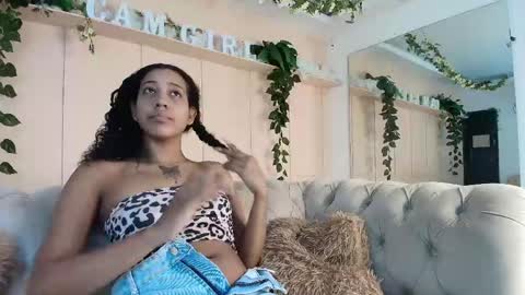 Snapshot of flavia_cruz chatting on 06-04-26, 12:22 Flavia online show from 06-04-26, 12:22