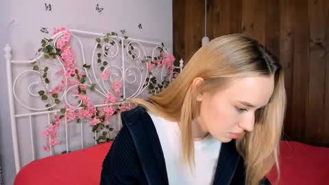 Amina online show from 11-20-25, 01:22