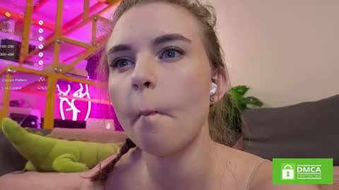 Snapshot of flexi_pixie chatting on 11-10-25, 06:01 Leia online show from 11-10-25, 06:01