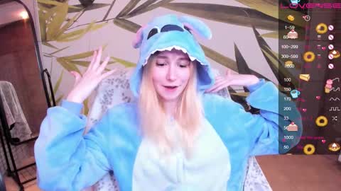 Snapshot of fleximona chatting on 02-14-26, 09:17 FlexiMona online show from 02-14-26, 09:17