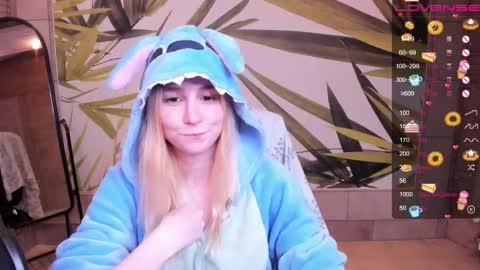 Snapshot of fleximona chatting on 02-14-26, 09:22 FlexiMona online show from 02-14-26, 09:22