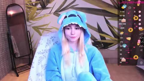 Snapshot of fleximona chatting on 02-15-26, 10:14 FlexiMona online show from 02-15-26, 10:14