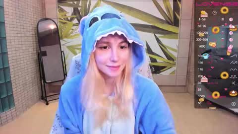 Snapshot of fleximona chatting on 02-22-26, 09:19 FlexiMona online show from 02-22-26, 09:19