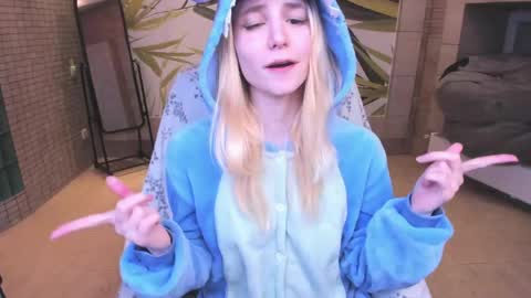 Snapshot of fleximona chatting on 03-07-26, 09:12 FlexiMona online show from 03-07-26, 09:12