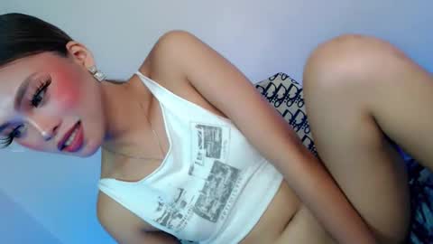 Snapshot of flirt_with_me28 chatting on 10-09-25, 01:53 Suzy online show from 10-09-25, 01:53