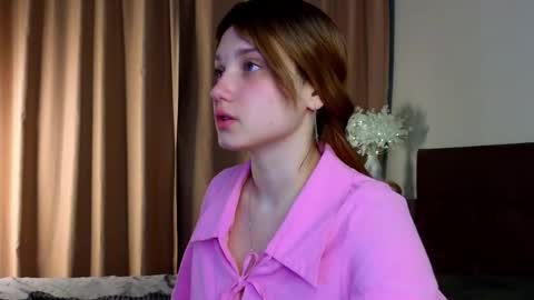 Snapshot of flirtbubble chatting on 10-04-25, 07:12 Doloras online show from 10-04-25, 07:12