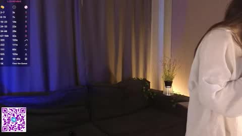 Snapshot of flirtbubble chatting on 10-13-25, 06:24 Doloras online show from 10-13-25, 06:24