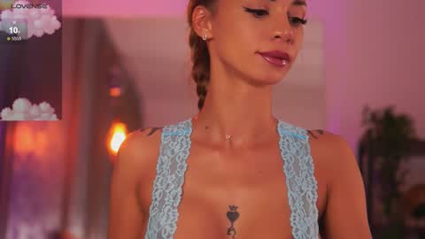 Snapshot of flirty_fawn chatting on 01-05-25, 07:49 Ana online show from 01-05-25, 07:49