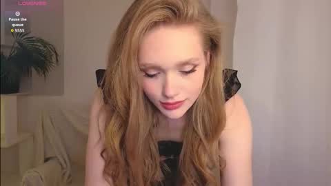Snapshot of flirtypixy chatting on 09-12-25, 10:10 Polly online show from 09-12-25, 10:10
