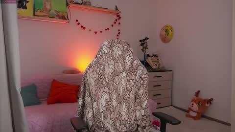 Snapshot of flonodo chatting on 11-09-25, 11:30 Eliza online show from 11-09-25, 11:30