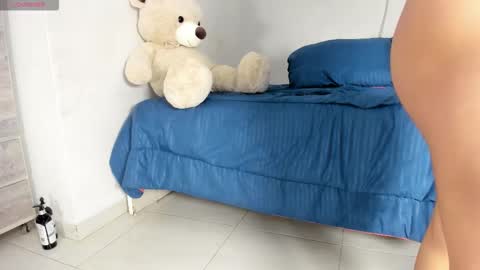 Snapshot of flor_herrera1 chatting on 11-12-25, 05:08 online show from 11-12-25, 05:08