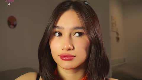 Snapshot of floralmuse chatting on 11-05-25, 04:34 Viola online show from 11-05-25, 04:34