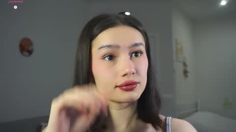 Snapshot of floralmuse chatting on 11-18-25, 05:12 Viola online show from 11-18-25, 05:12