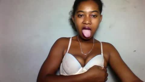 florencia011 online show from 03-03-25, 10:42