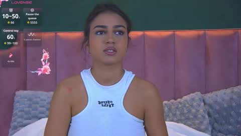 Snapshot of florentina2004 chatting on 10-28-25, 05:22 Vanessa online show from 10-28-25, 05:22