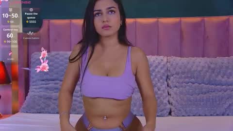 Snapshot of florentina2004 chatting on 10-29-25, 05:53 Vanessa online show from 10-29-25, 05:53