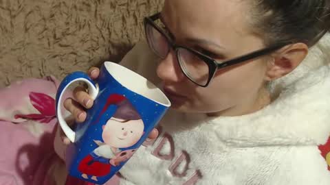 Snapshot of flowercandydoll chatting on 12-27-24, 10:16 say meow and send tip online show from 12-27-24, 10:16