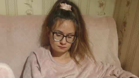 Snapshot of flowercandydoll chatting on 11-01-25, 04:31 say meow and send tip online show from 11-01-25, 04:31