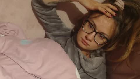 say meow and send tip  online show from 10-01-25, 11:16