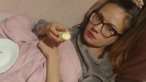 say meow and send tip  online show from 11-15-25, 09:54