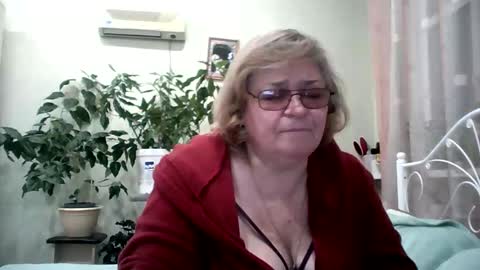 Snapshot of flowerlover8 chatting on 02-14-25, 07:02 Flowerlower online show from 02-14-25, 07:02
