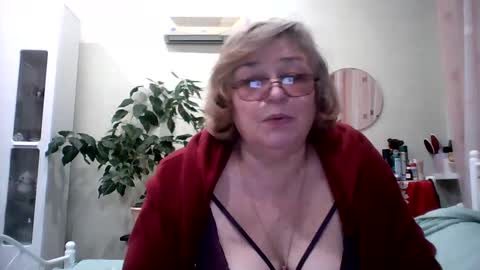 Snapshot of flowerlover8 chatting on 02-15-25, 08:54 Flowerlower online show from 02-15-25, 08:54