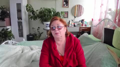 Snapshot of flowerlover8 chatting on 09-17-25, 06:48 Flowerlower online show from 09-17-25, 06:48