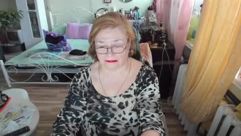 Snapshot of flowerlover8 chatting on 04-28-26, 04:23 Flowerlower online show from 04-28-26, 04:23