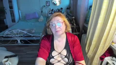 Snapshot of flowerlover8 chatting on 05-12-26, 06:27 Flowerlower online show from 05-12-26, 06:27